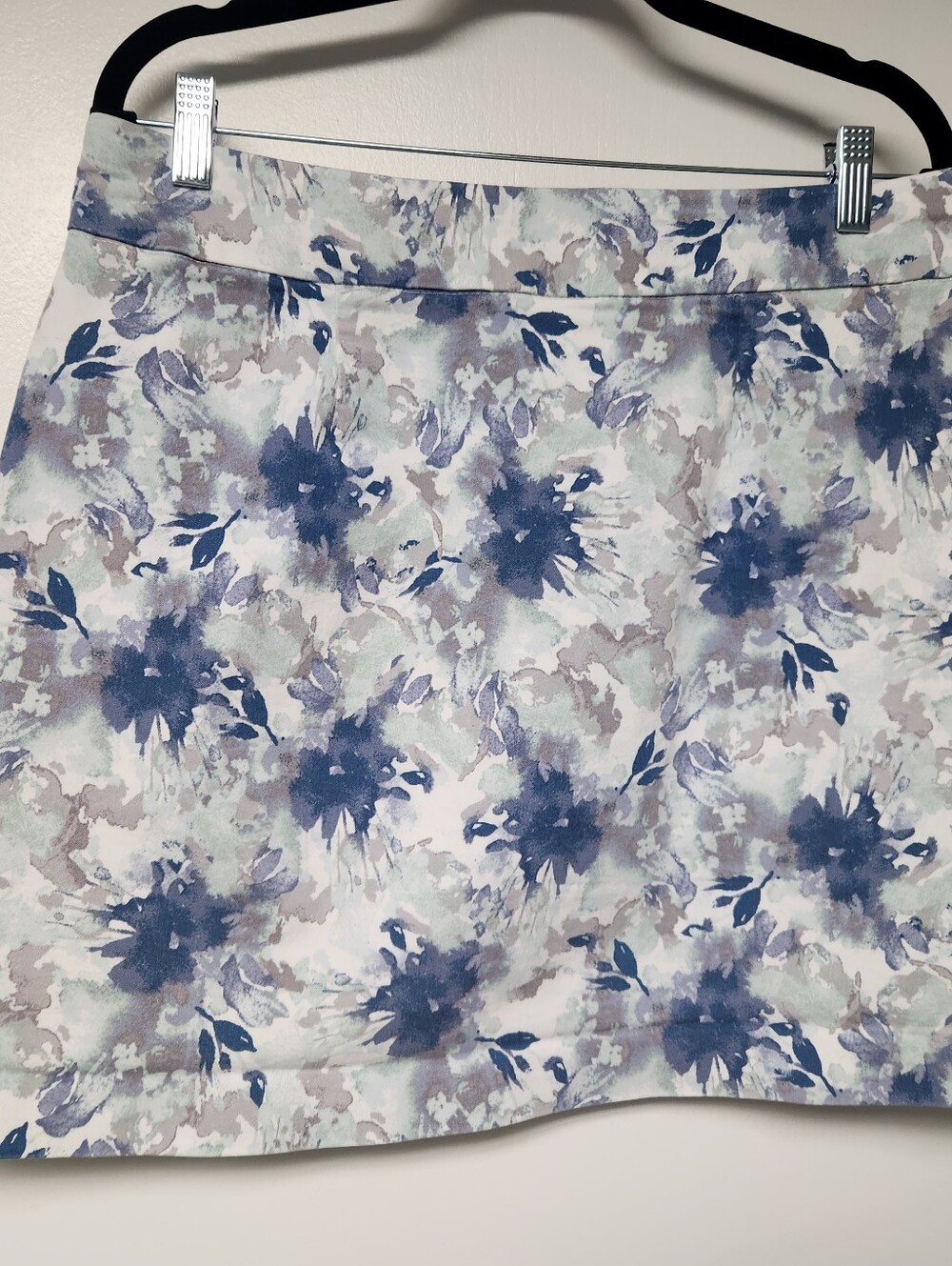 croft & barrow Floral Stretch Skort in Navy and Mint